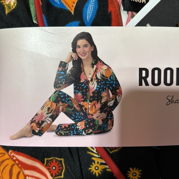 New with tags Room Service tiger floral Womens’ Shawl Collar PJ Set, nwt - Picture 2 of 10